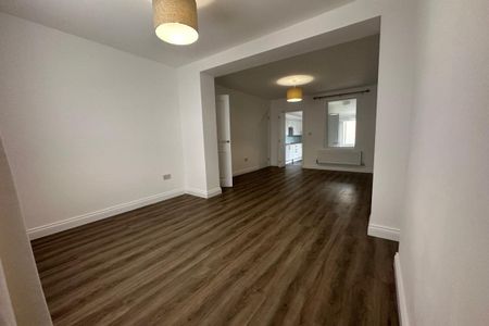 Bridgend Road, Llanharan, PONTYCLUN - Photo 2