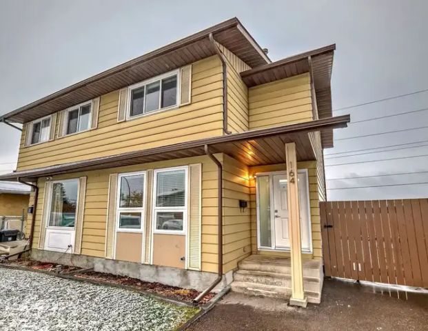 Charming 3-Bedroom Semi-Detached Home in Prime Location | 164 Doverglen Crescent Southeast, Calgary - Photo 1