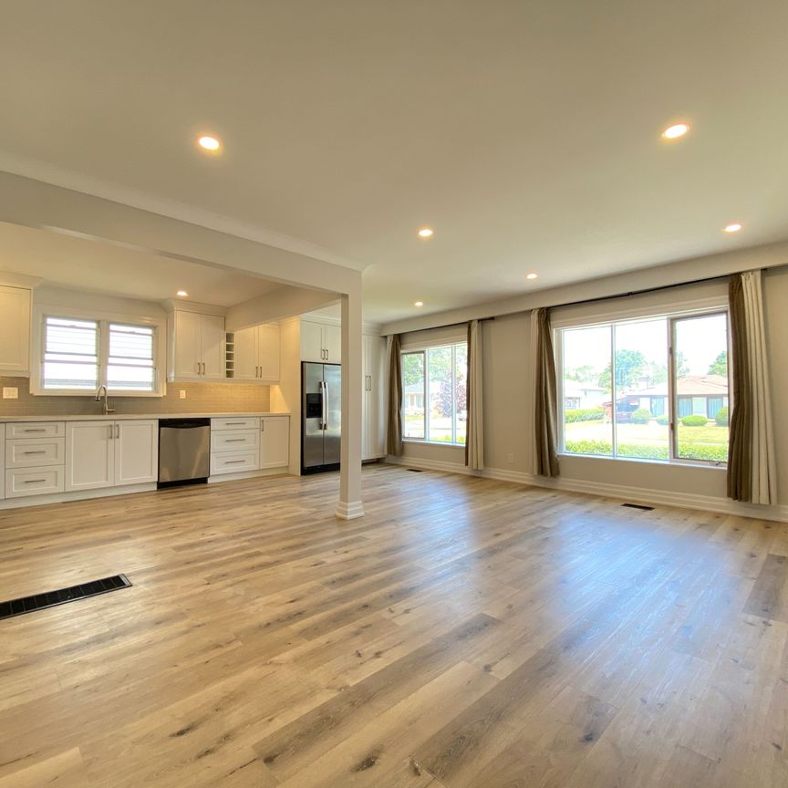 For Lease - 862 Liverpool Road, Pickering, Ontario - Photo 1