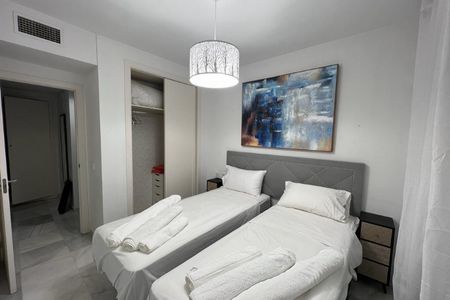 2 Bedroom Apartment For Rent in Nueva Andalucía, Málaga - Photo 2
