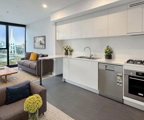 Stunning 2-Bedroom Apartment in the Heart of Brisbane City! - Photo 1