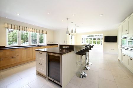 6 bedroom detached house to rent - Photo 4