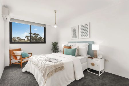 Entry Via St Marks Road Cul-De-Sac - Bright Top Floor Apartment Is A Lifestyle Opportunity In A Prized Location- LIFT ACCESS - Photo 2