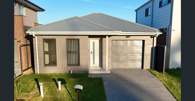Brand New 4-Bedroom Home in Prime Austral Location - Photo 1