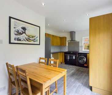 4 bedroom semi-detached house to rent - Photo 6