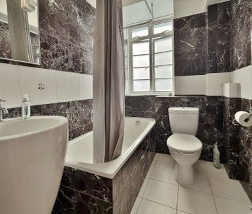 Latymer Court, Hammersmith Road, Hammersmith, London, W6 - Photo 5