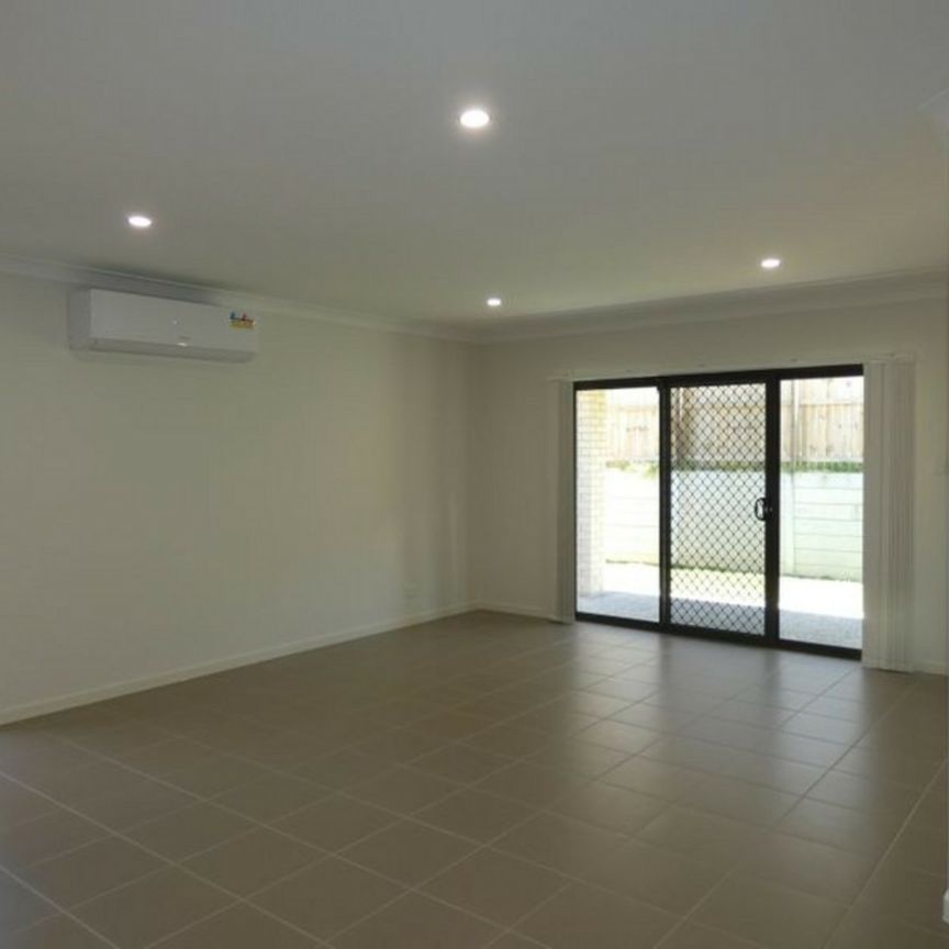 4 bedroom split level family home located in Coomera. - Photo 1