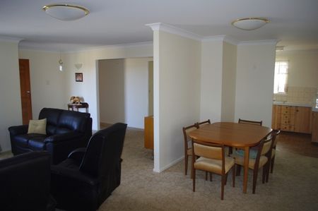 Great Family Home - Photo 2