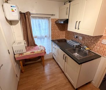 Studio Flat, South Lambeth Road, SW8 - Photo 3