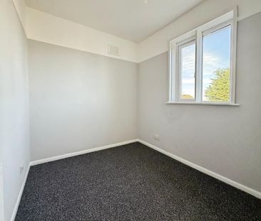 3 bedroom end of terrace house to rent - Photo 2