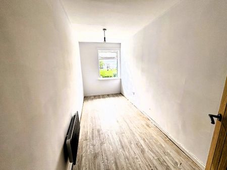 3 bedroom flat to rent - Photo 3