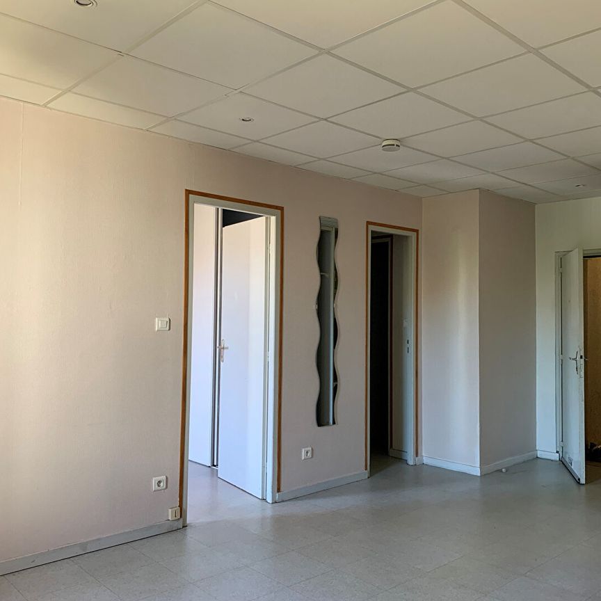 RUE DE LONGVIC – T2 – 37 m² - Photo 1