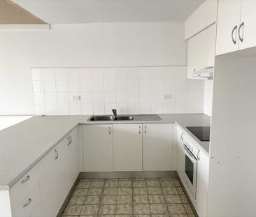 Light- Filled 1-Bedroom Apartment in Prime Location - Photo 4