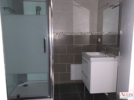 Location Appartement 4 pièces 81m² - Photo 3