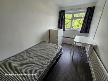 Martin Close - Photo 5