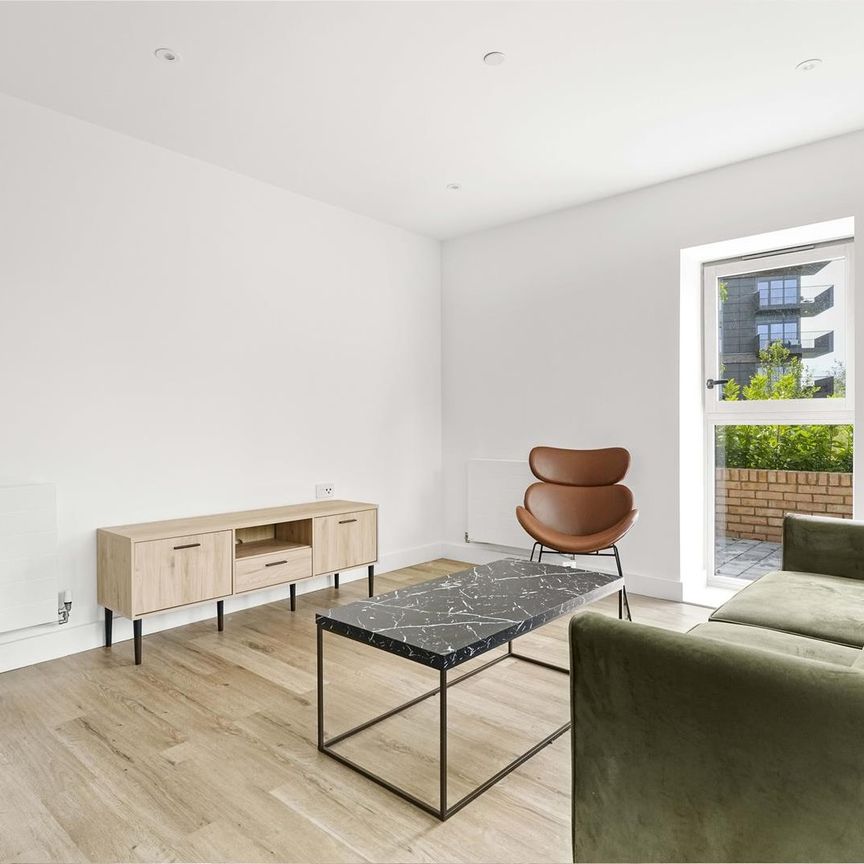 Flagstaff Road, Bankside Gardens, Reading - Photo 1