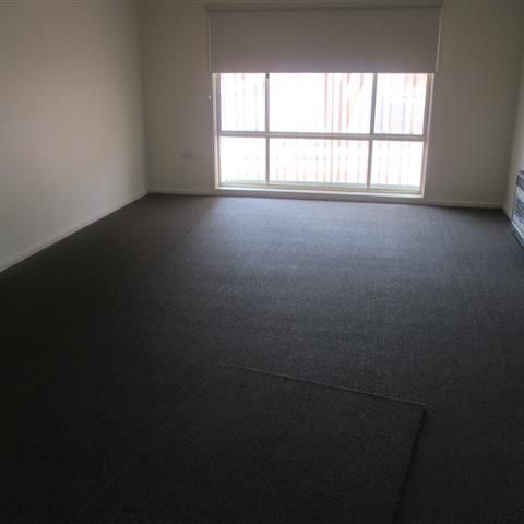 Great location family home with large shed!! - Photo 1