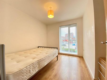 3 bedroom apartment to rent - Photo 4