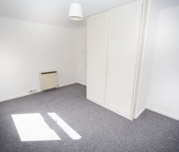 2 bedroom maisonette to rent - Photo 2