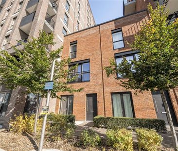 A rare opportunity to rent a spacious triplex home with its own fro... - Photo 3