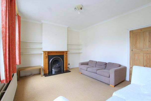 2 Bedroom Split Level Maisonette, Russell Road, Wimbledon - Photo 1