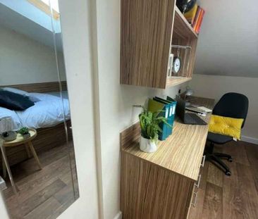 Deluxe Skylight En-Suite - Photo 6