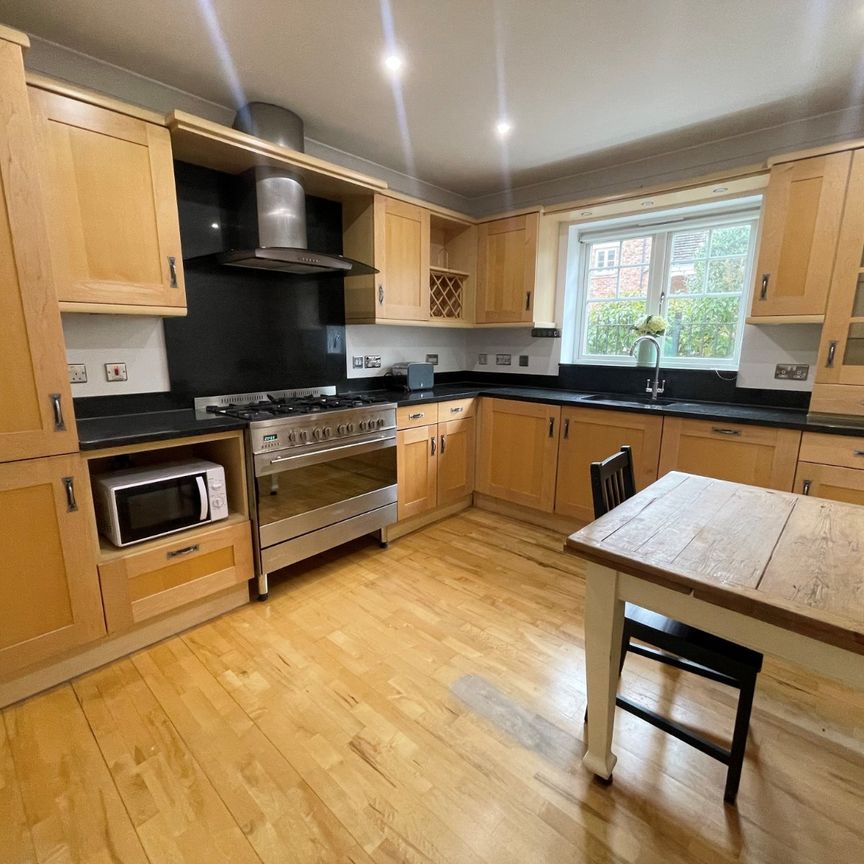 4 bedroom detached house to rent - Photo 1