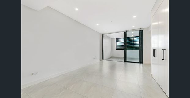 At Rear Spacious Three Bedroom With Privacy & Leafy Outlook - Photo 1