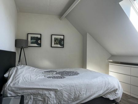 Dakappartement met 2 slaapkamers, zeer ruim terras en autostaanplaats gelegen nabij het centrum van Mol. - Foto 5