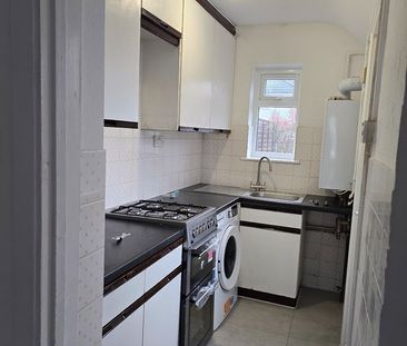 3 Bed End Terrace, Dawson Avenue, IG11 - Photo 5