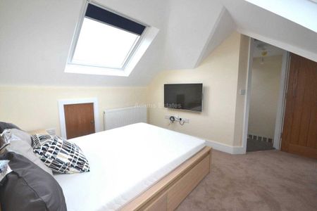 1 bedroom in a house share to rent - Photo 2