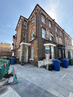Flat to rent - Grove Vale, London, SE22 - Photo 1