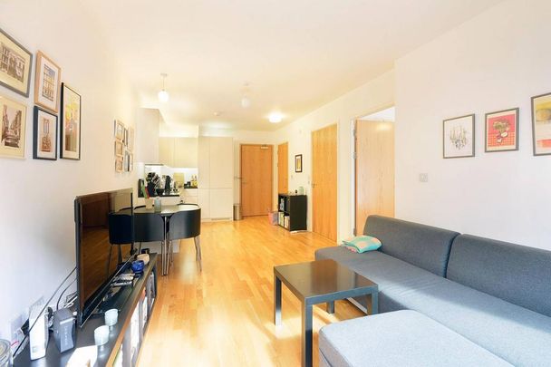 1 bedroom flat to rent - Photo 1