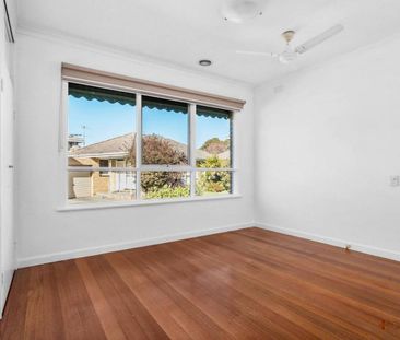 HEART OF MENTONE | COASTAL LIFESTYLE | LOW MAINTENANCE - Photo 3