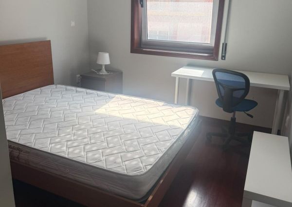 Arrendo quarto junto ao hospital Sao Joao