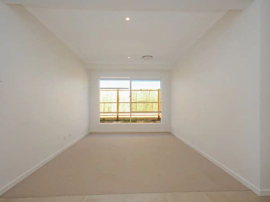 “FAMILY HOME IN HIGHLY SOUGHT-AFTER HAYFIELD ESTATE” - Photo 1
