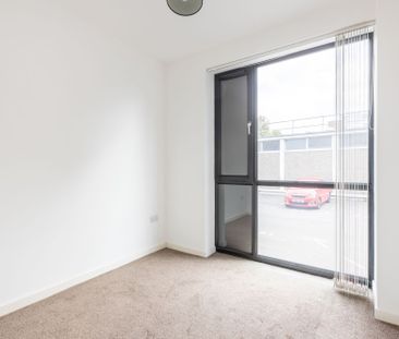 To Let 2 Bedroom Flat - Photo 6