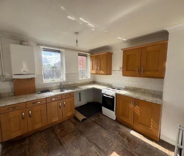 3 bedroom semi-detached house to rent - Photo 3