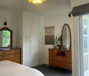 Fully renovated, sun soaked Hillcrest Haven - Photo 5