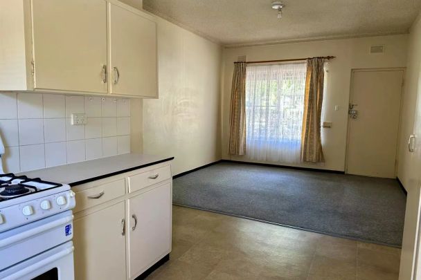 Lower level 2 bedroom unit in Norwood!! - Photo 1