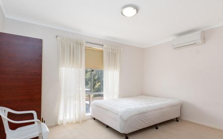 TOWN HOUSE - Photo 3