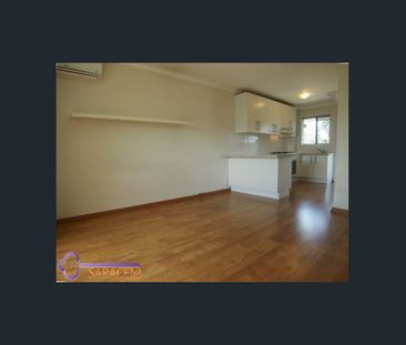 Well-presented 2x1 unit - Photo 1