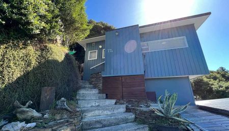 Plimmerton 2 bed with privacy & views - Photo 5