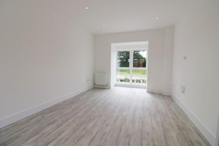 4 bedroom detached house to rent - Photo 4