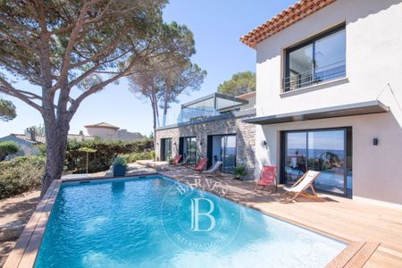 LOCATION SAISONNIÈRE - GOLFE DE SAINT-TROPEZ/SAINTE-MAXIME - VILLA MODERNE - 6 CHAMBRES - VUE MER - Photo 5