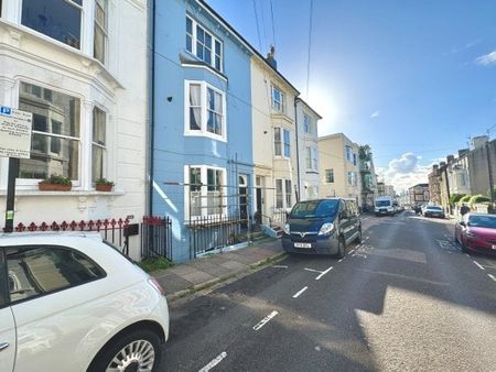 College Road, Brighton, BN2 1JB 1 bedroom flat to rent - Photo 2