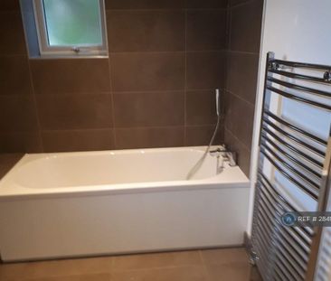 3 bedroom end of terrace house to rent - Photo 3