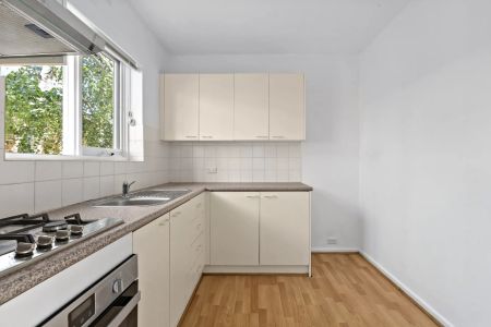 One-Bedroom Apartment with Private Courtyard in Prime South Yarra Location! - Photo 2