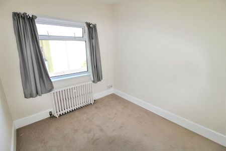 4 bedroom semi-detached house to rent - Photo 5