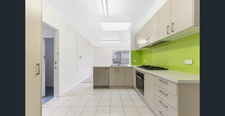 Comfort & Convenience in the Heart of Chadstone - Photo 2